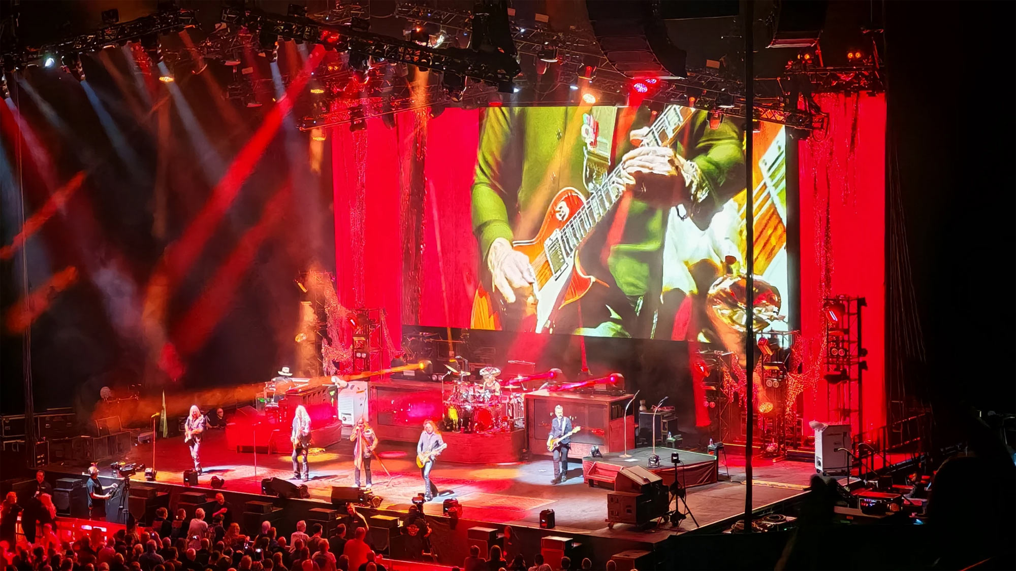 Lynyrd Skynyrd’s UK Tour Entec Lights Up Lynyrd Skynyrd’s UK Tour